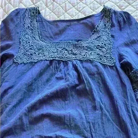 Boho style blue flowy blouse size medium - Picture 2 of 7